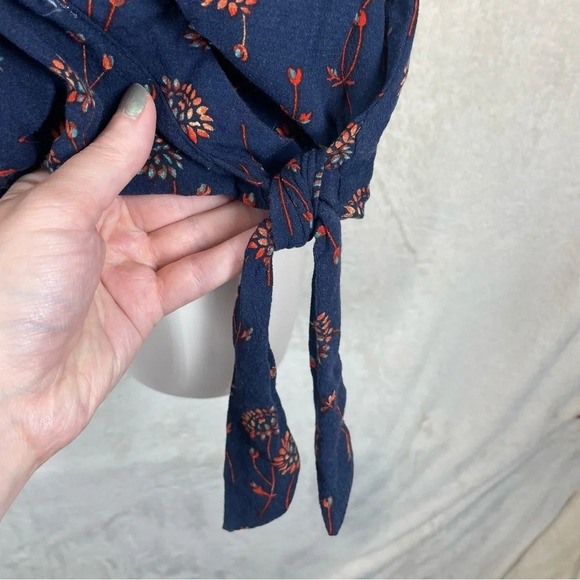 Universal Thread Sz M Floral surplice Tie Waist Boho Peasant Blouse top rayon - Picture 7 of 10